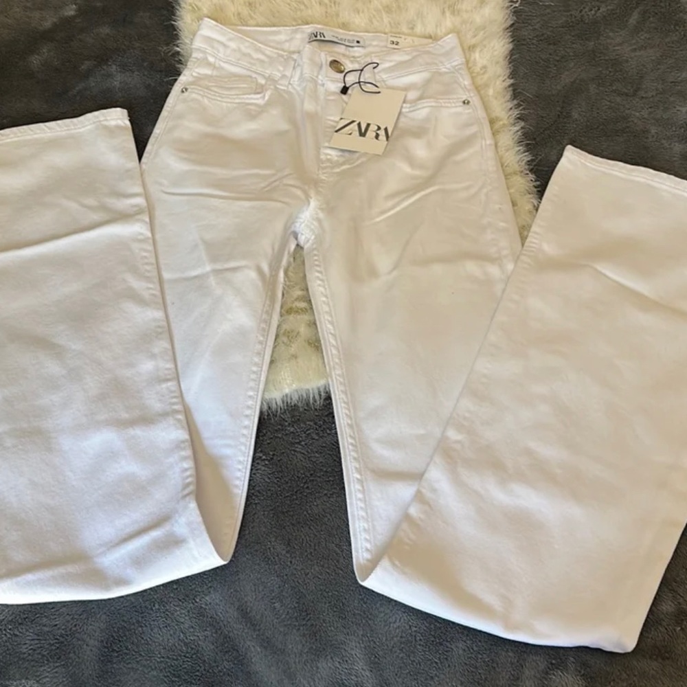 ZARA White Flare Jeans Size 32” (USA 0)